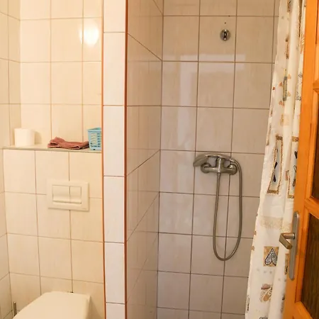 ホームステイ U Slonia ステグナ